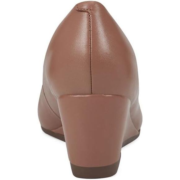 NWT Easy Spirit Women's Jinger Pump, Natural 120, 9.5 Wide - Picture 3 of 6